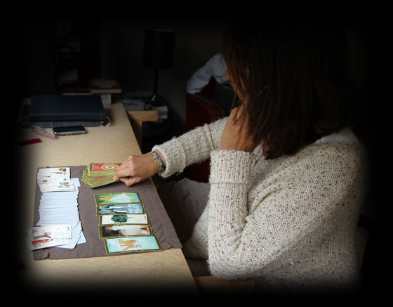 Anne Voyance au telephone